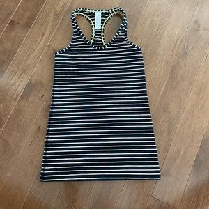 Ivivva tank // black // 10